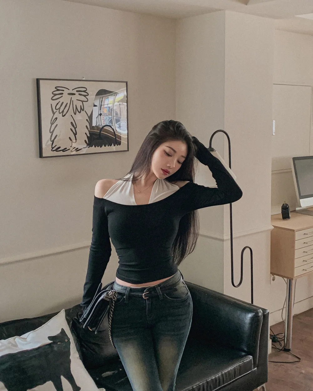 긴팔 티셔츠 모델 착용 이미지-S1L36