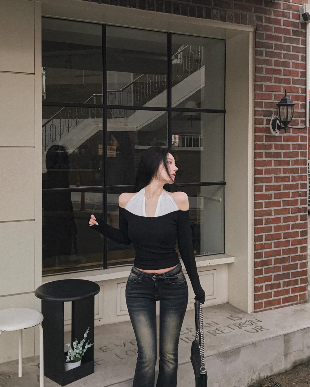 긴팔 티셔츠 모델 착용 이미지-S1L51