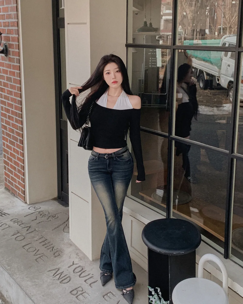 긴팔 티셔츠 모델 착용 이미지-S1L60