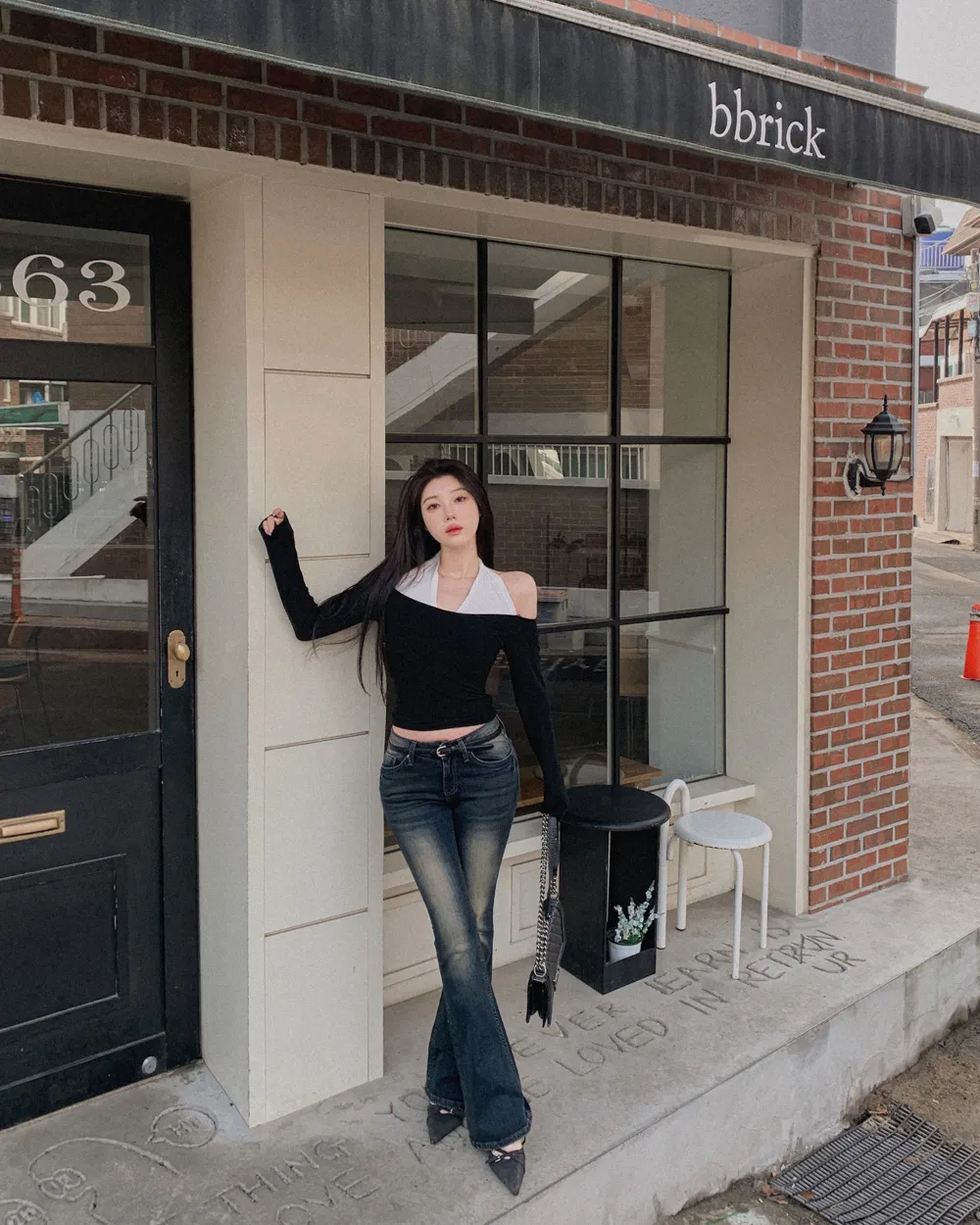 긴팔 티셔츠 모델 착용 이미지-S1L73