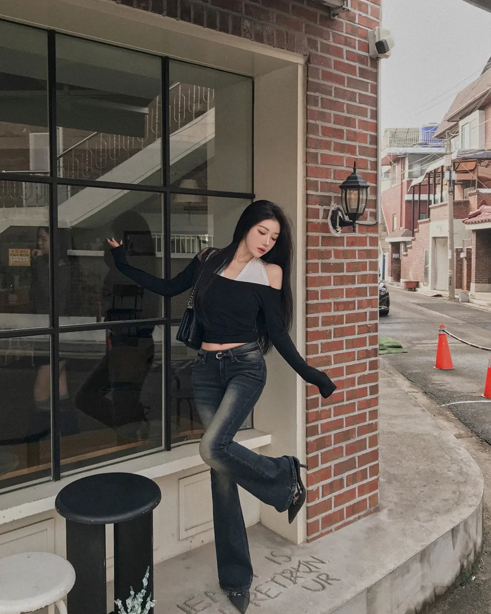 긴팔 티셔츠 모델 착용 이미지-S1L50