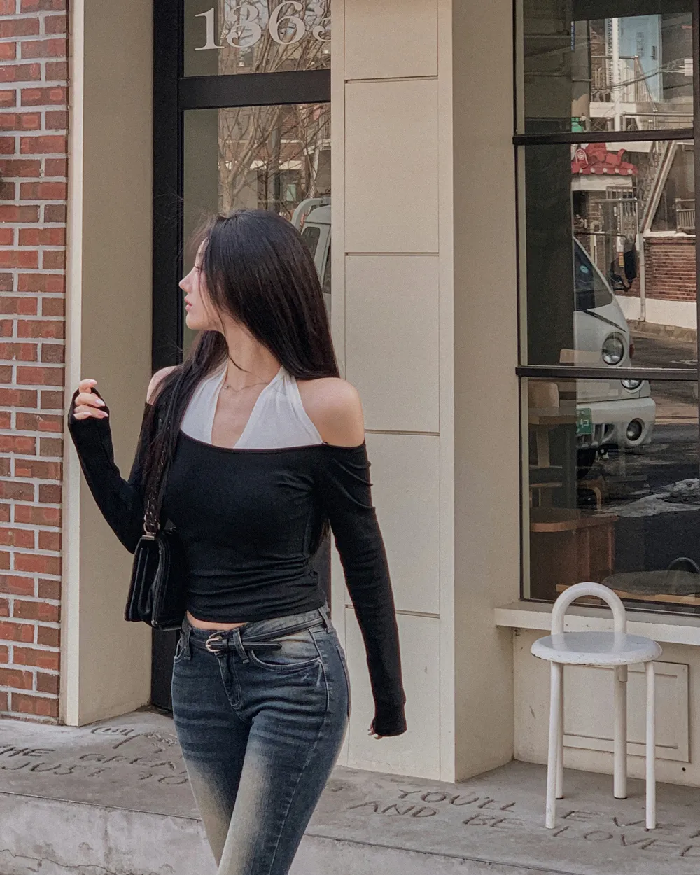 긴팔 티셔츠 모델 착용 이미지-S1L71