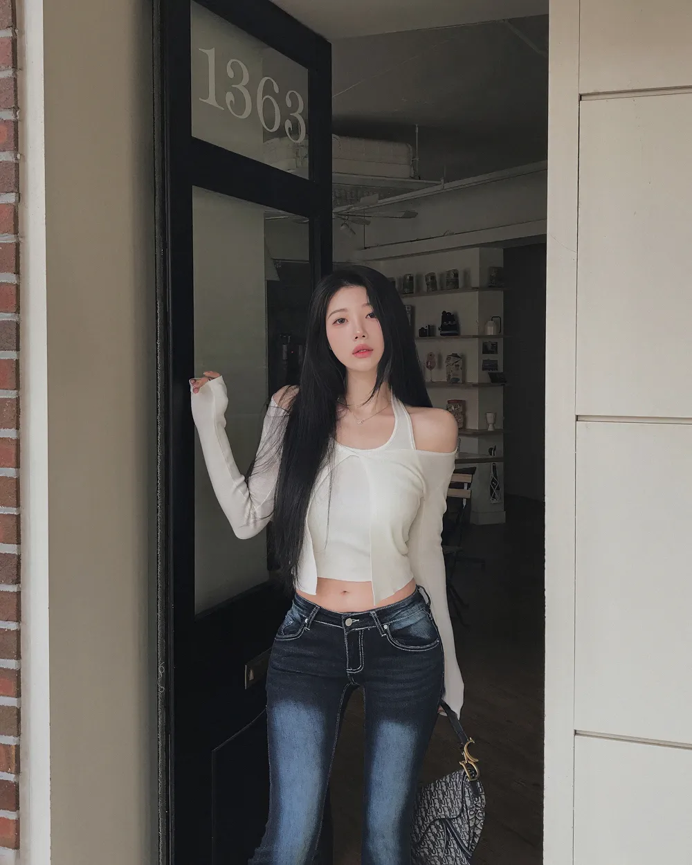 바지 모델 착용 이미지-S1L36