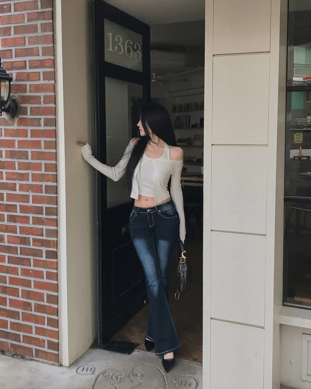 바지 모델 착용 이미지-S1L43