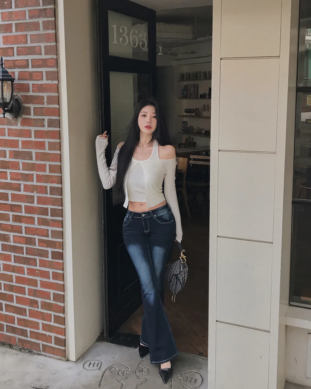 바지 모델 착용 이미지-S1L61