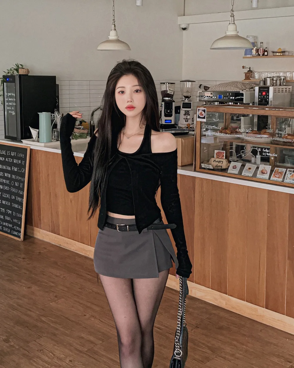 반바지 모델 착용 이미지-S1L55