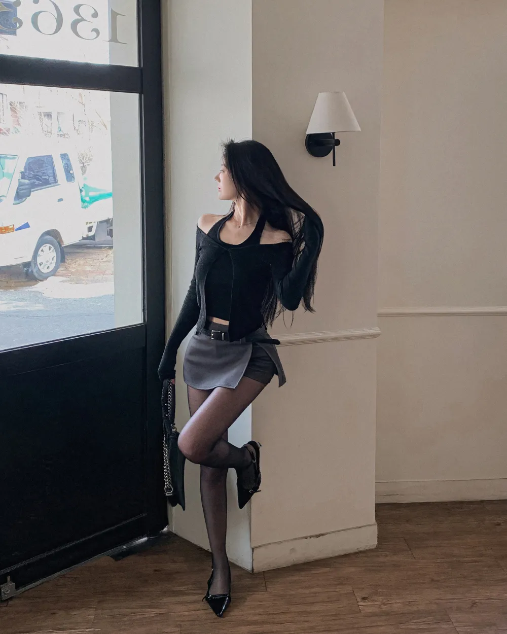 반바지 모델 착용 이미지-S1L41