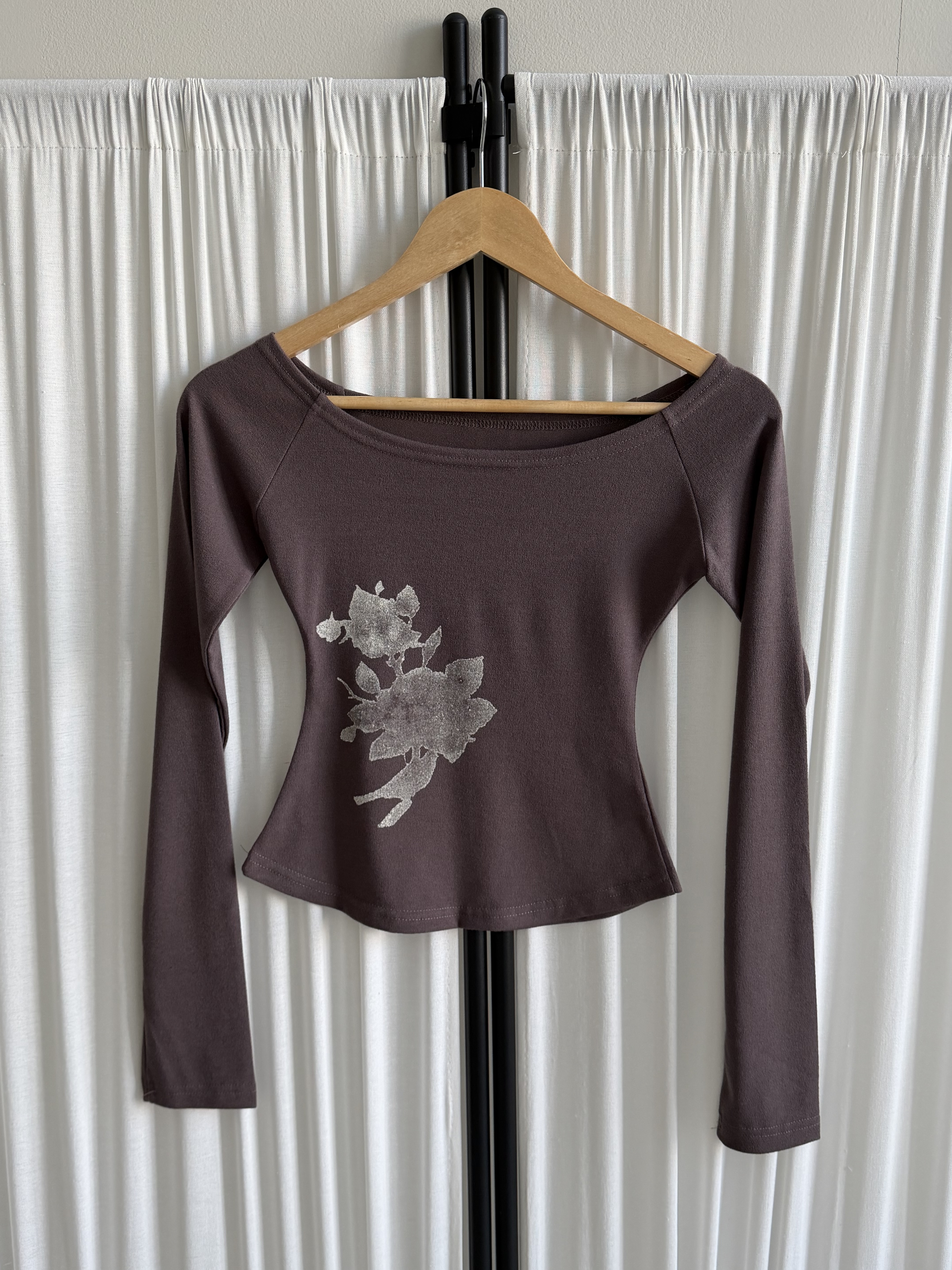 ラウンドネックオフショルダーベーシック長袖花柄Tシャツ | レディース