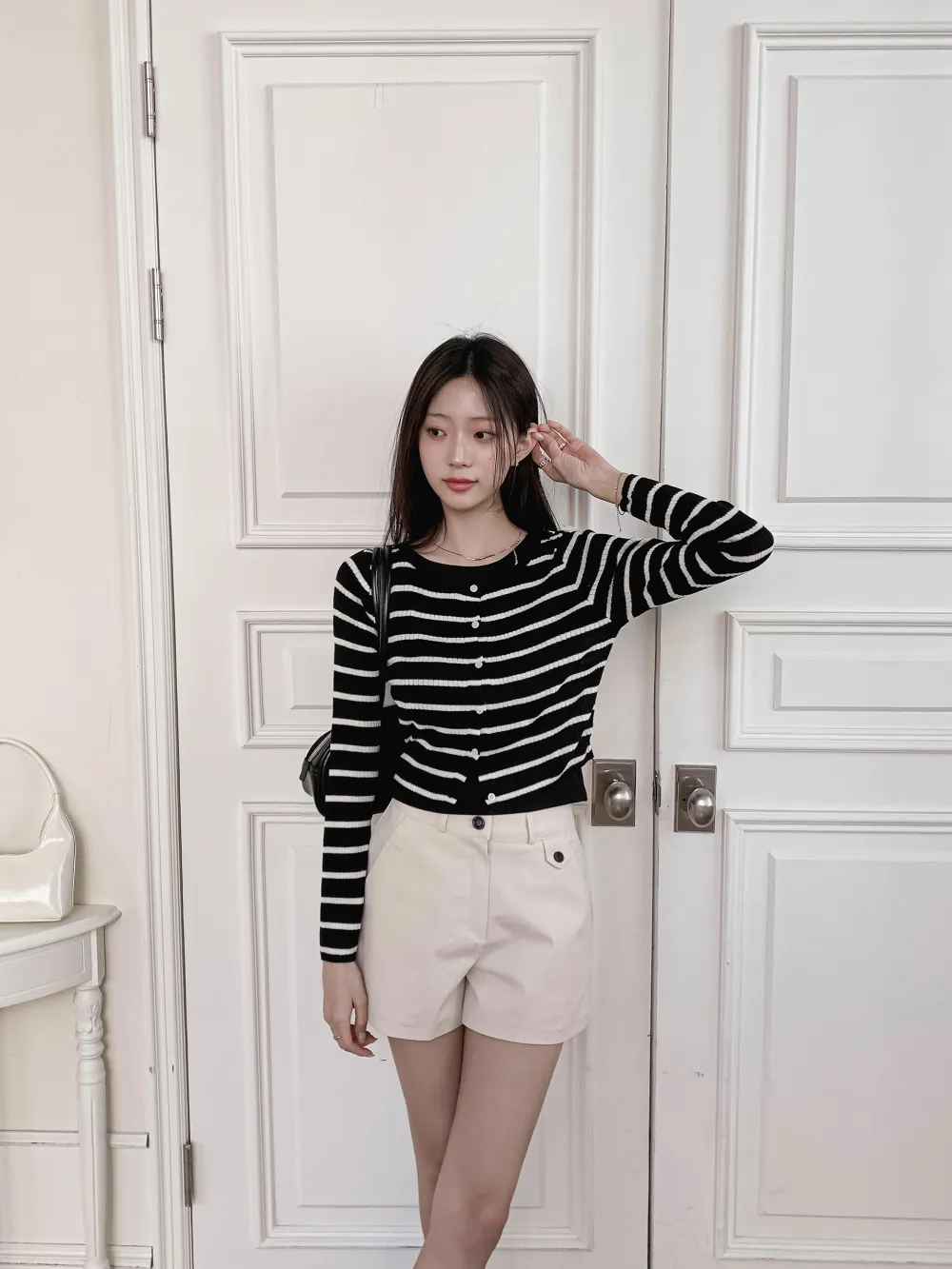 반바지 모델 착용 이미지-S2L51