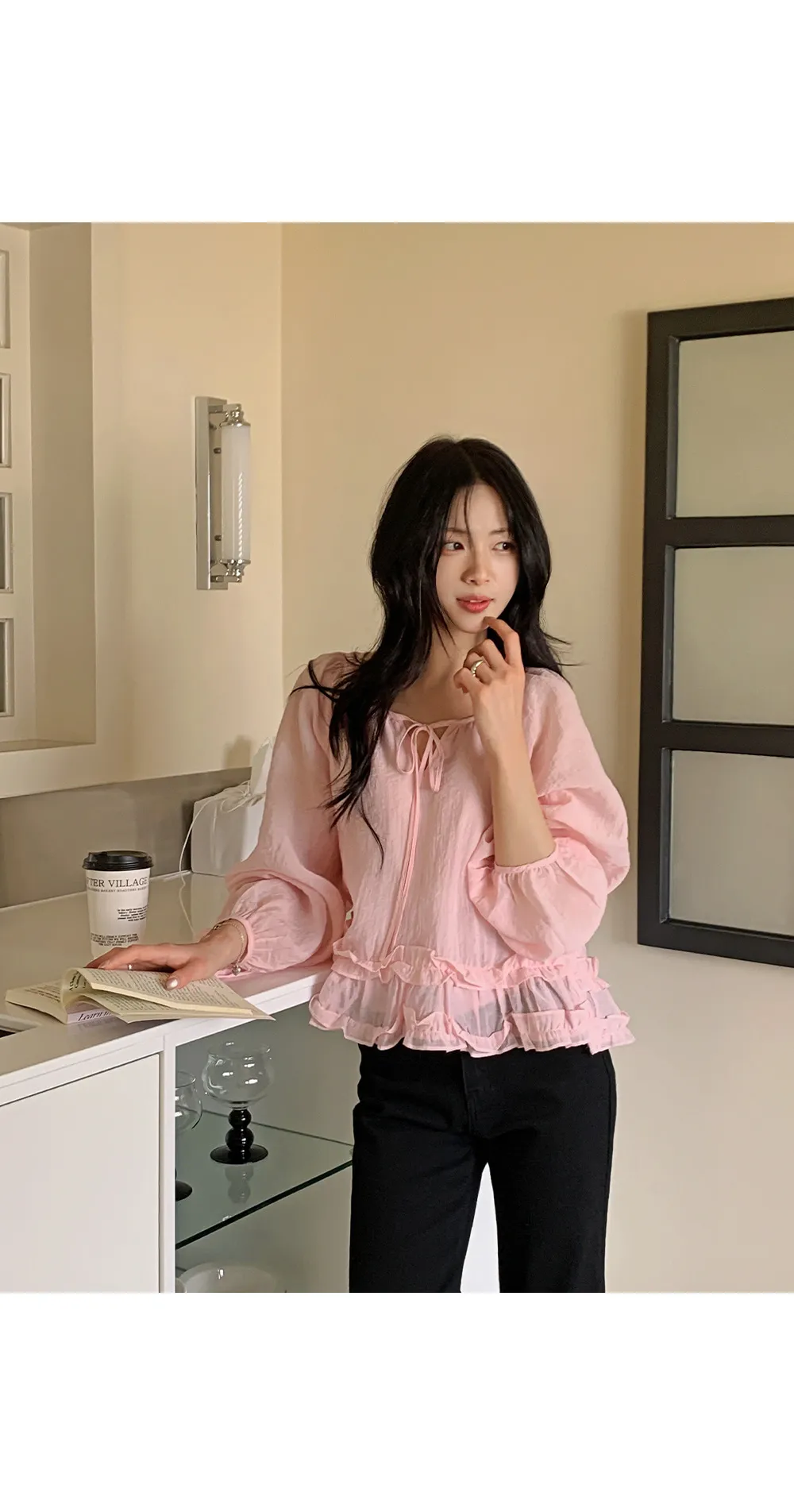 로시엔 세미루즈핏 프릴 스트랩 블라우스