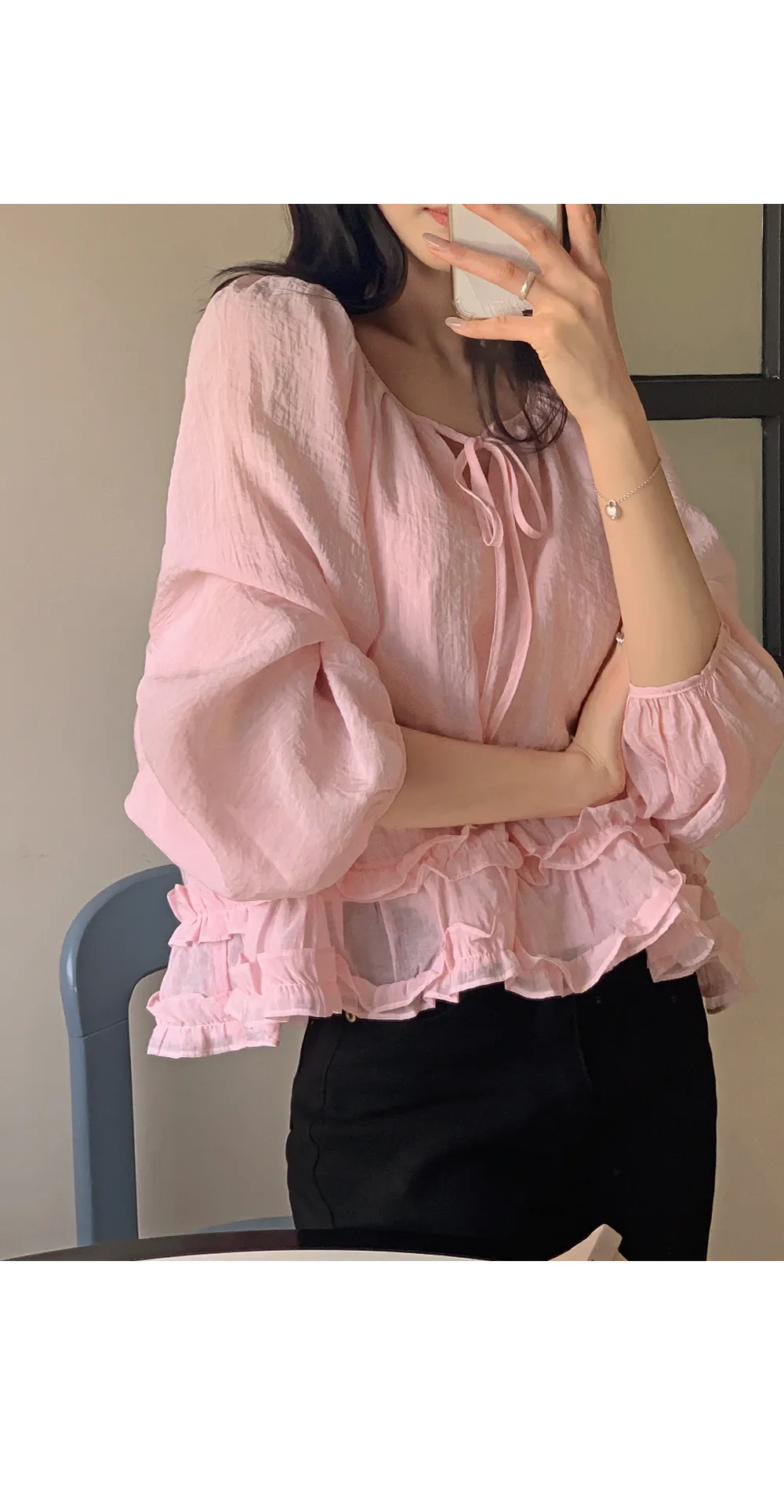 로시엔 세미루즈핏 프릴 스트랩 블라우스