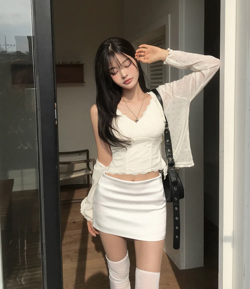 민소매 모델 착용 이미지-S2L56