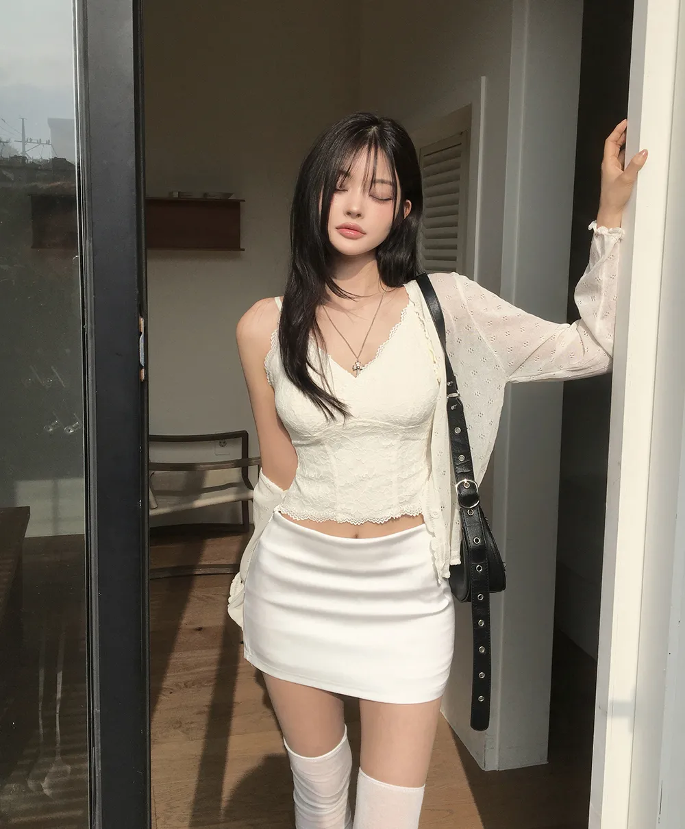 민소매 모델 착용 이미지-S2L57