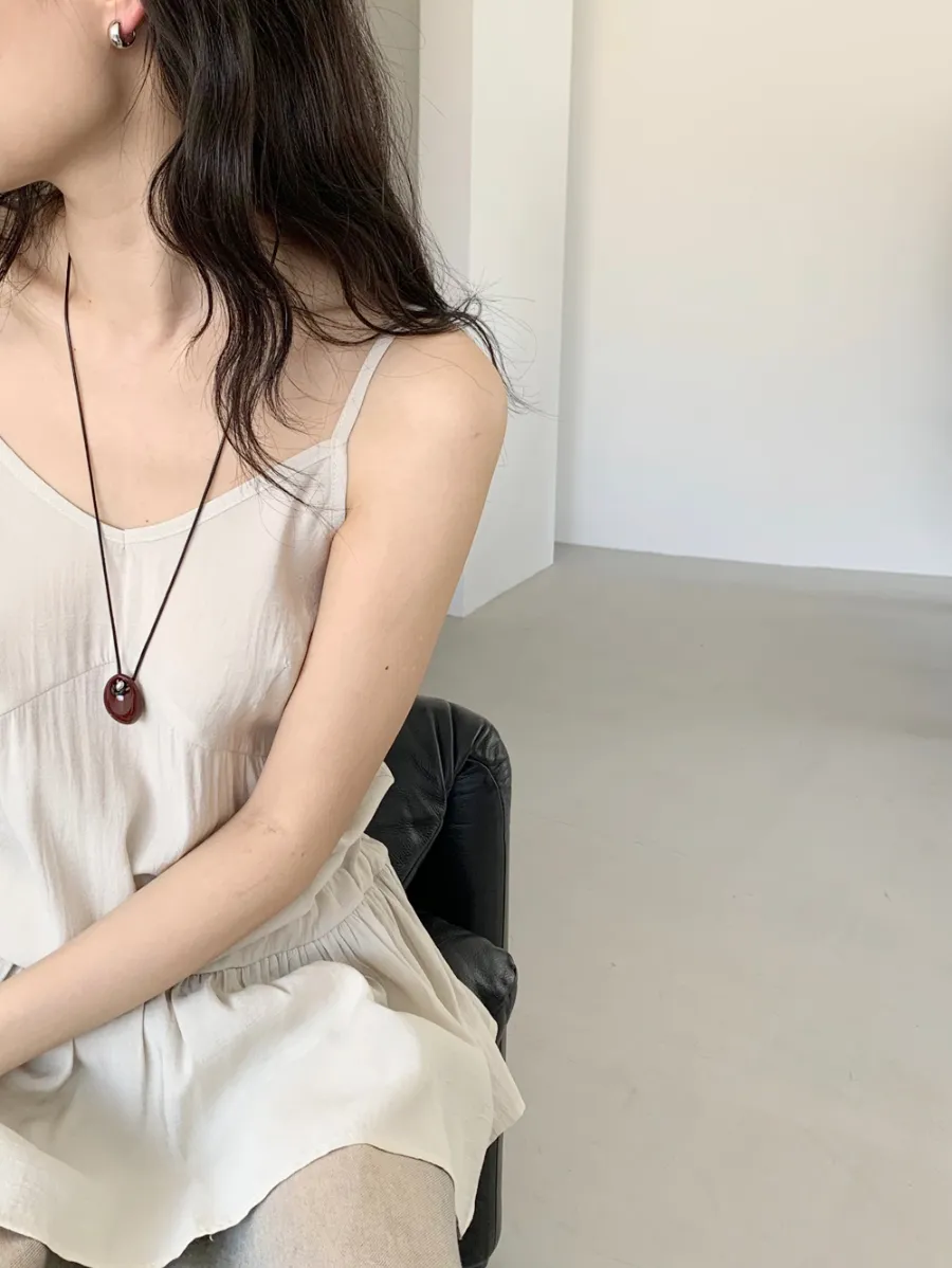 민소매 모델 착용 이미지-S1L33