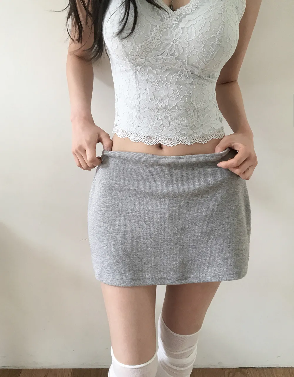 미니 스커트 모델 착용 이미지-S2L36