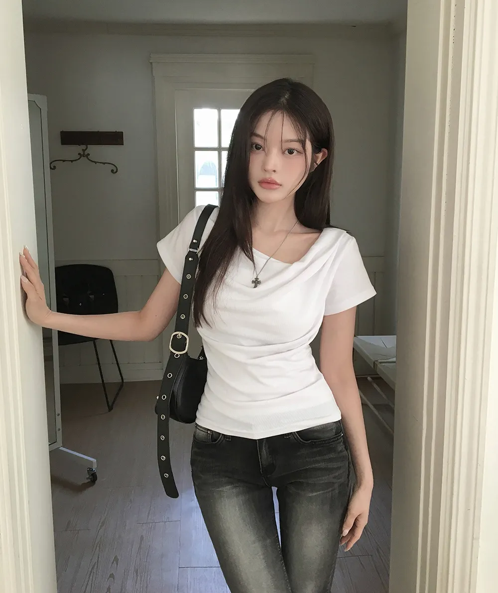 반팔 티셔츠 모델 착용 이미지-S2L14