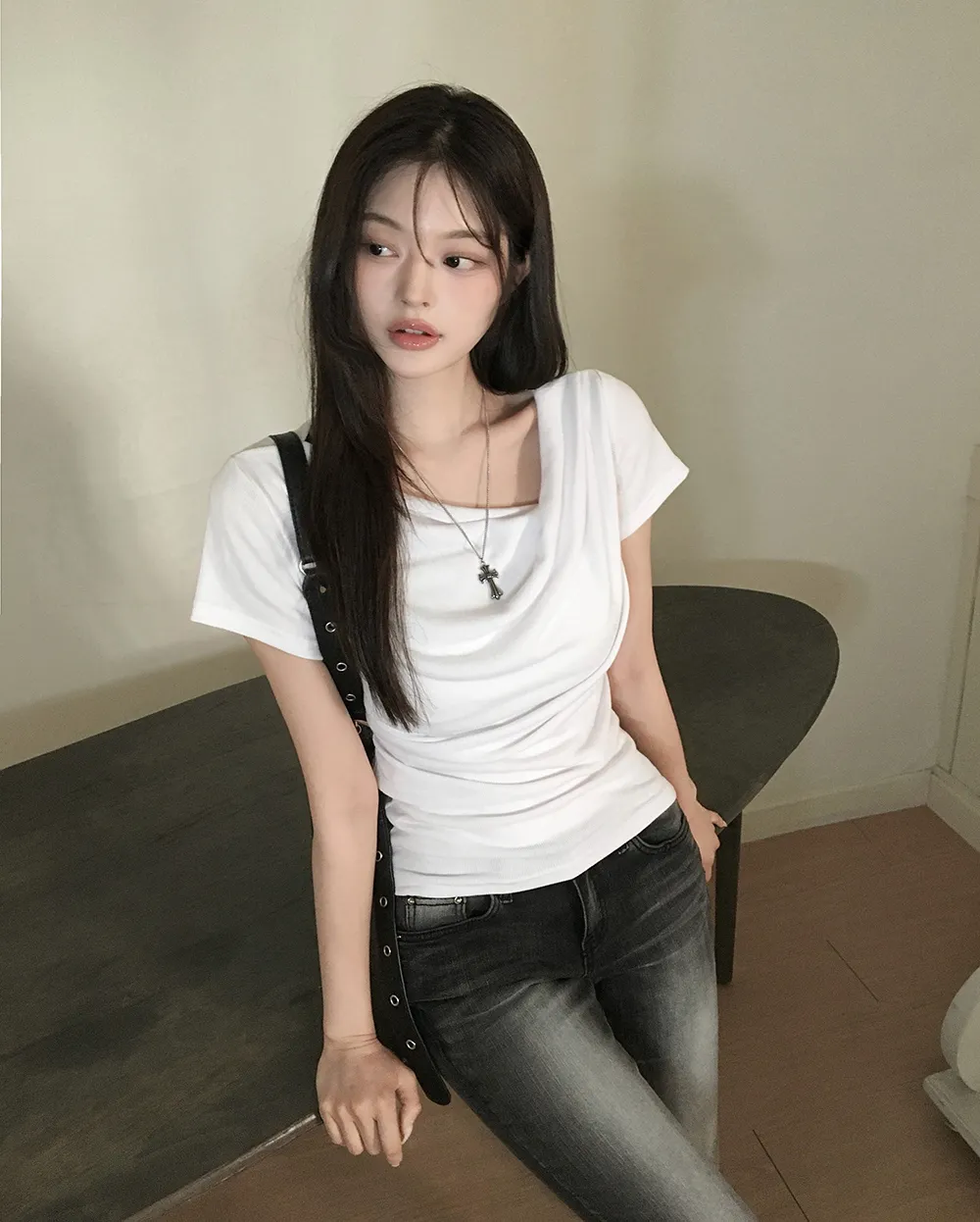 반팔 티셔츠 모델 착용 이미지-S2L17