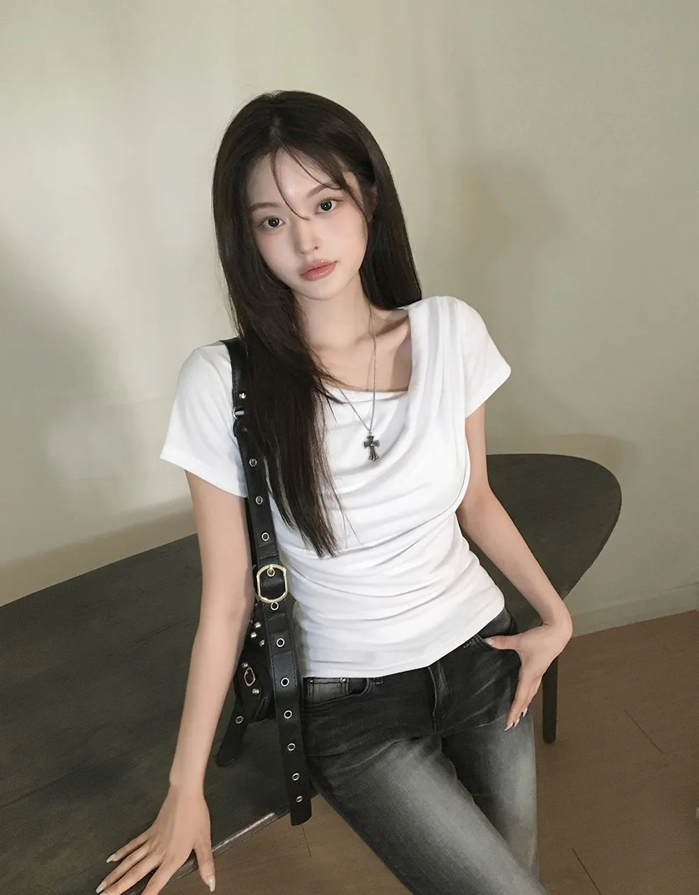 반팔 티셔츠 모델 착용 이미지-S2L18