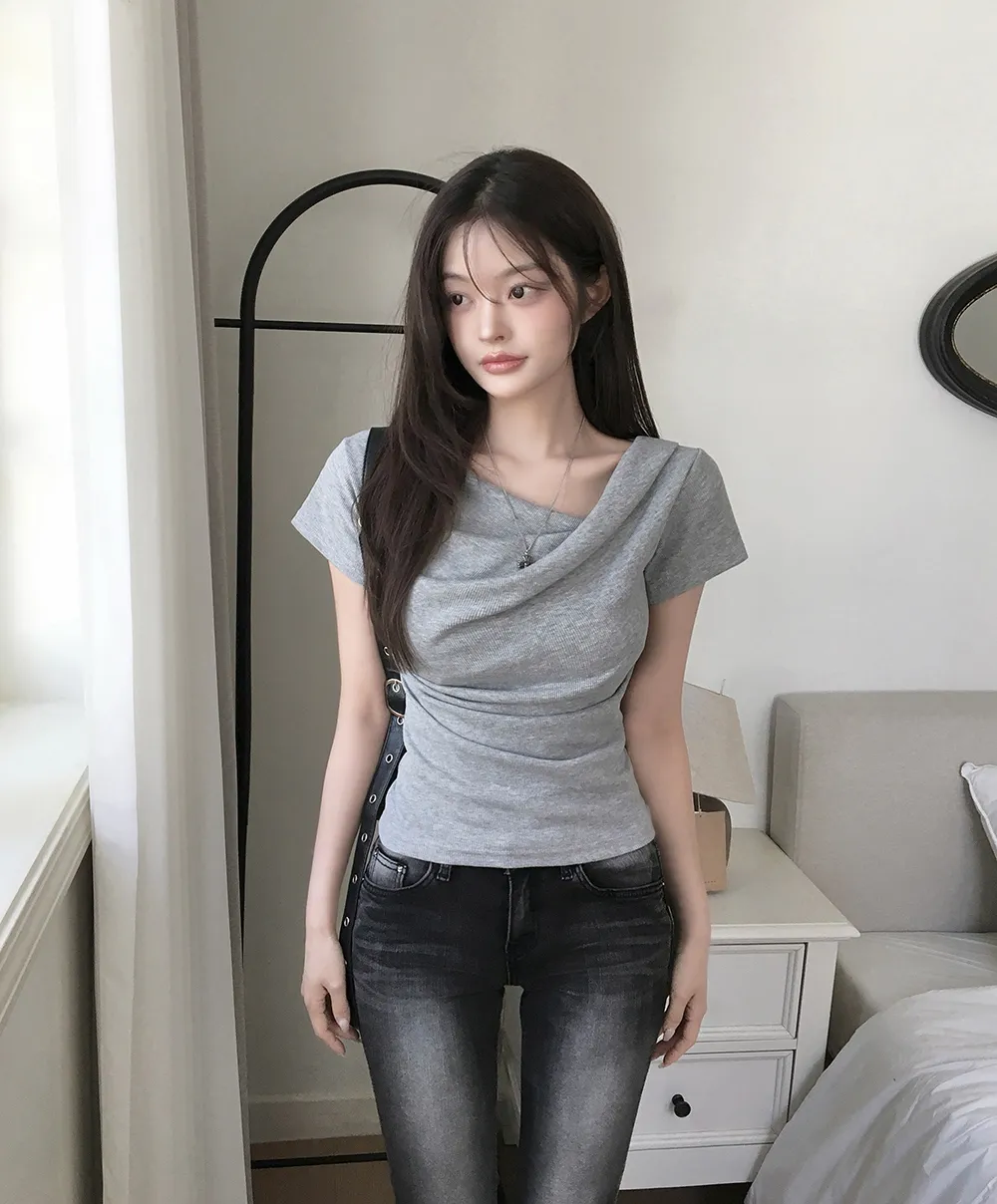 반팔 티셔츠 모델 착용 이미지-S2L22