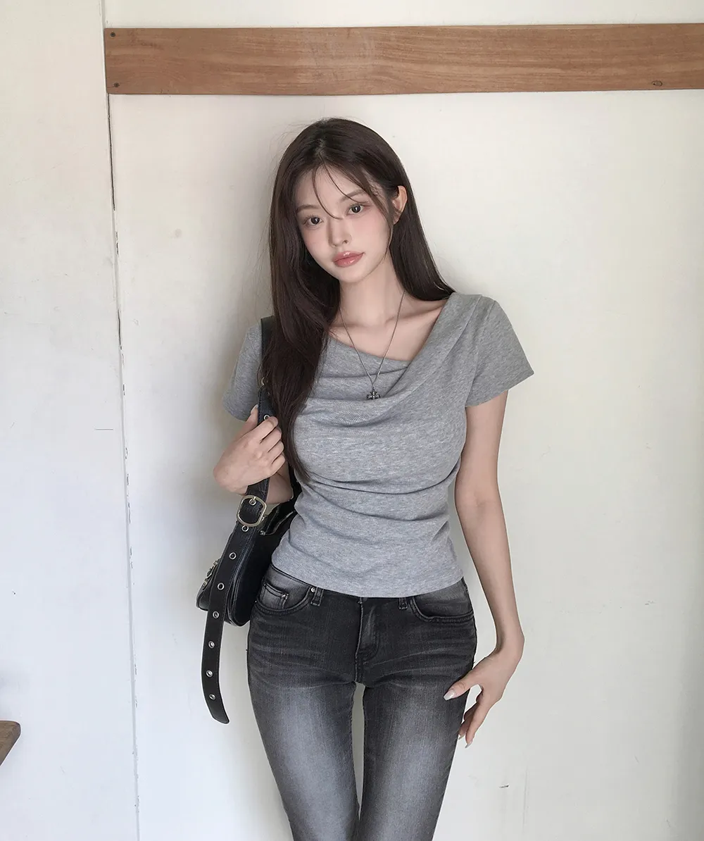 반팔 티셔츠 모델 착용 이미지-S2L24