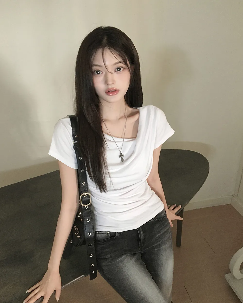 반팔 티셔츠 모델 착용 이미지-S2L19