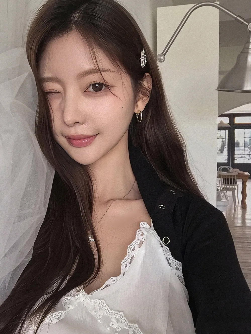 악세사리 모델 착용 이미지-S2L7