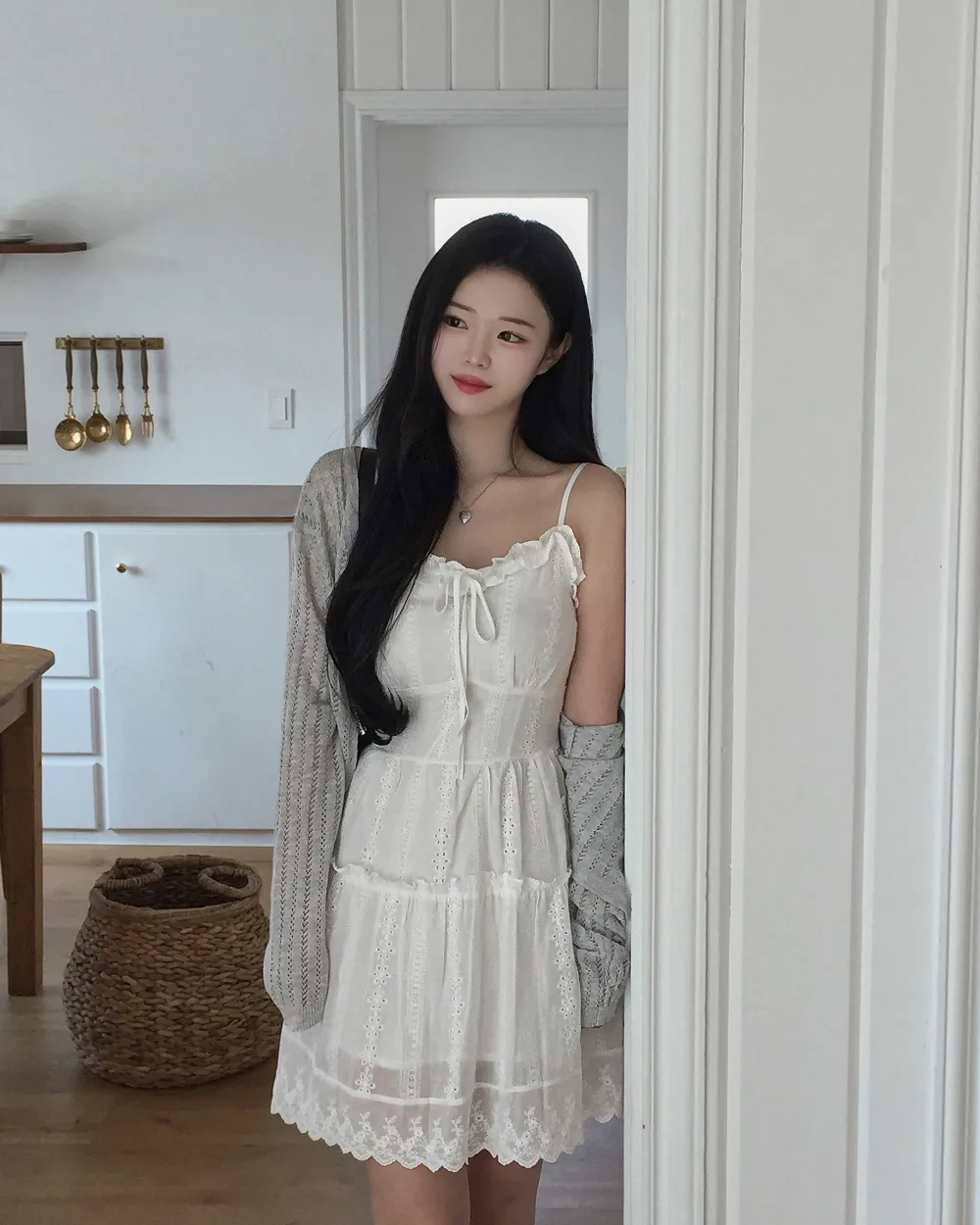 드레스 모델 착용 이미지-S3L5