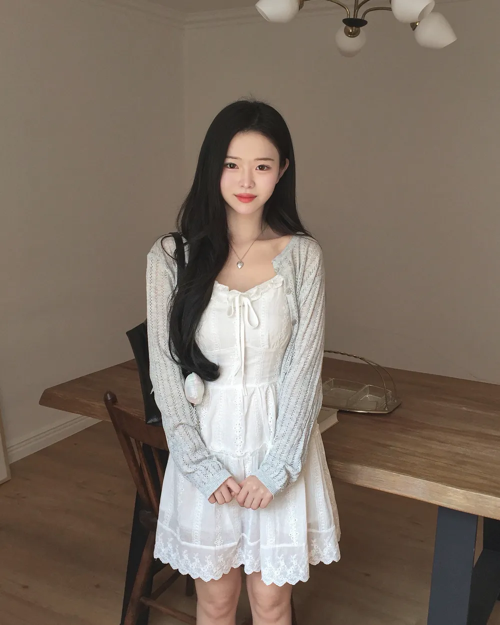 드레스 모델 착용 이미지-S3L4