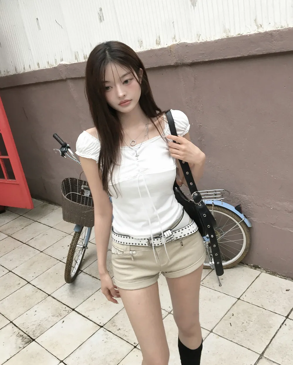 반바지 모델 착용 이미지-S5L10