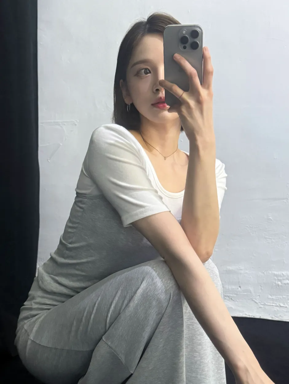 민소매 모델 착용 이미지-S1L15