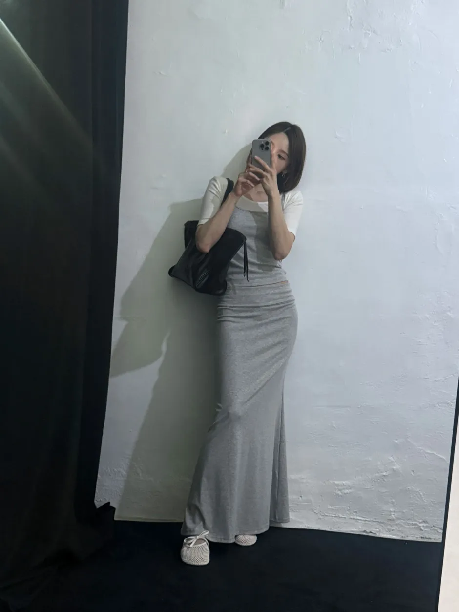 민소매 모델 착용 이미지-S1L6