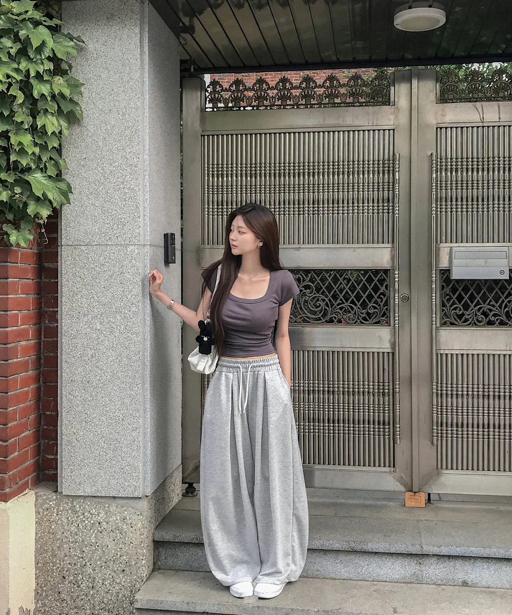 민소매 모델 착용 이미지-S1L61