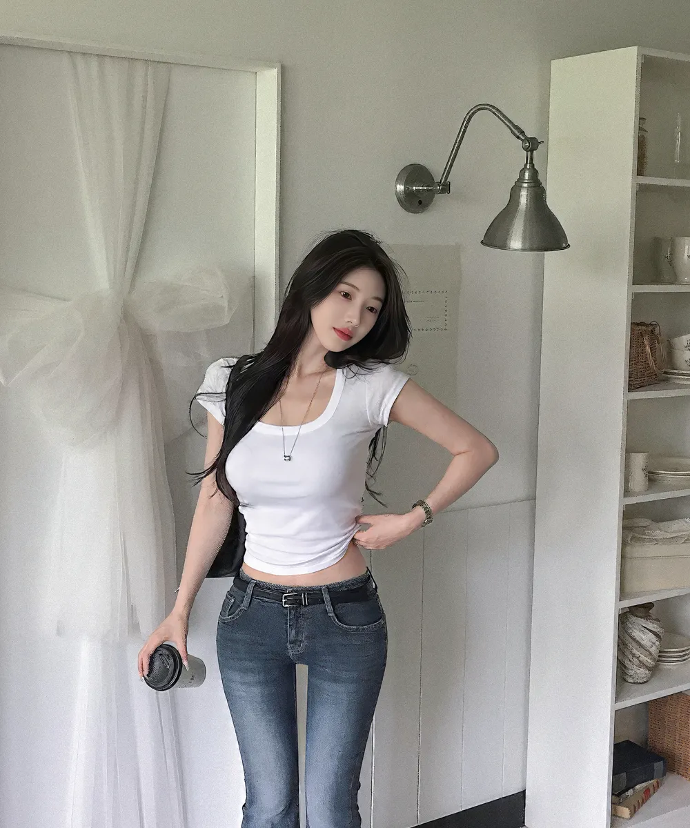 민소매 모델 착용 이미지-S1L43