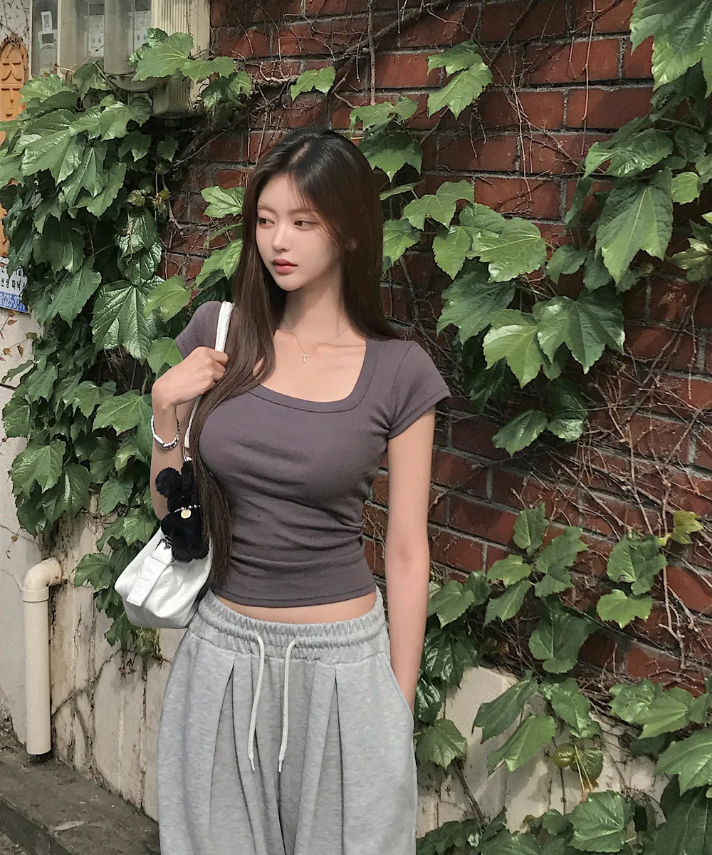 민소매 모델 착용 이미지-S1L64