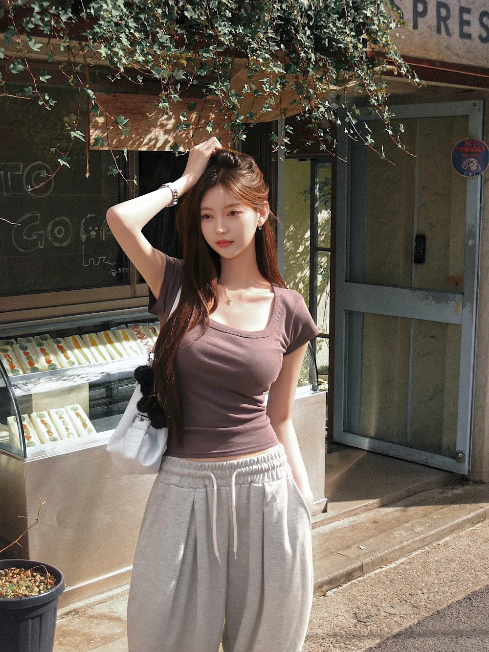 민소매 모델 착용 이미지-S1L49