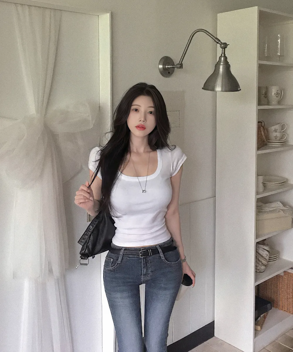 민소매 모델 착용 이미지-S1L44