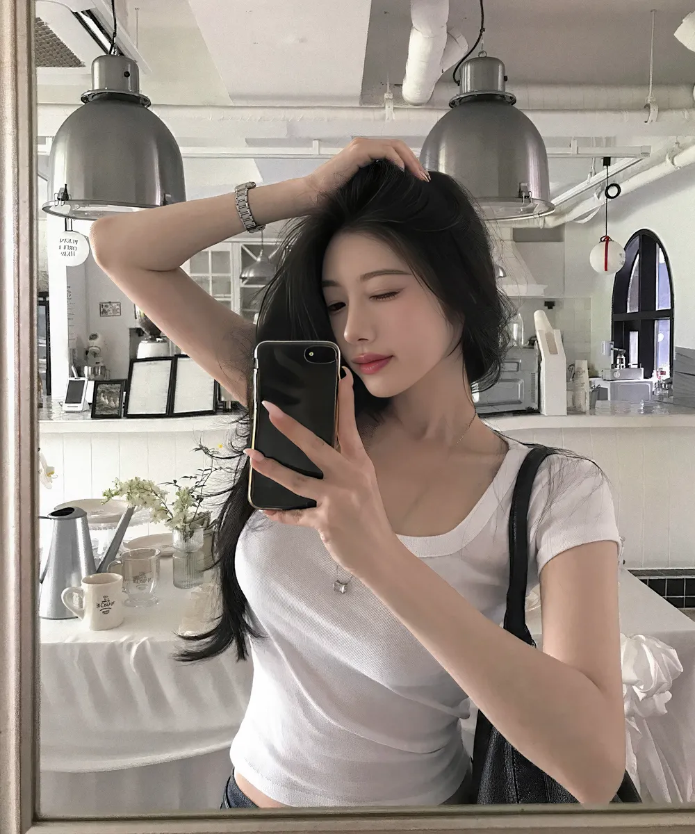 민소매 모델 착용 이미지-S1L37