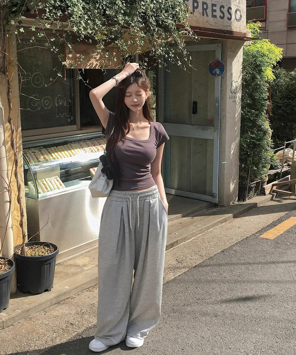 민소매 모델 착용 이미지-S1L52