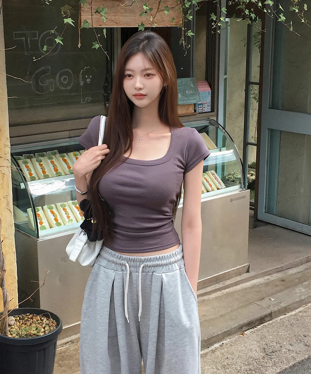 민소매 모델 착용 이미지-S1L47