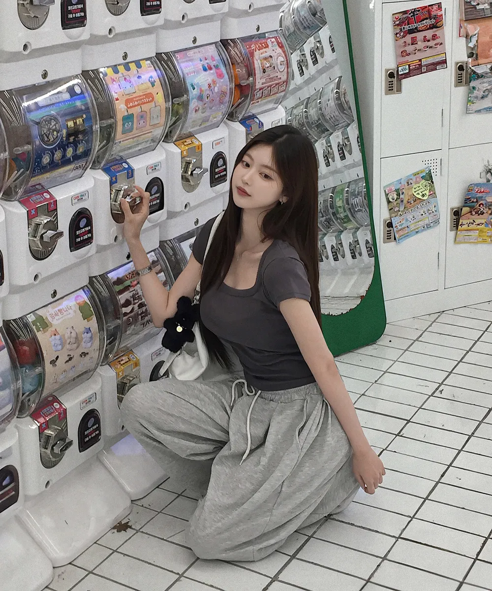 민소매 모델 착용 이미지-S1L57