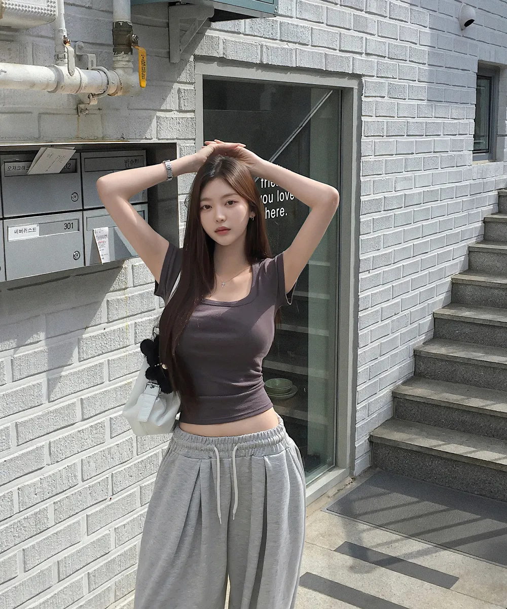 민소매 모델 착용 이미지-S1L62