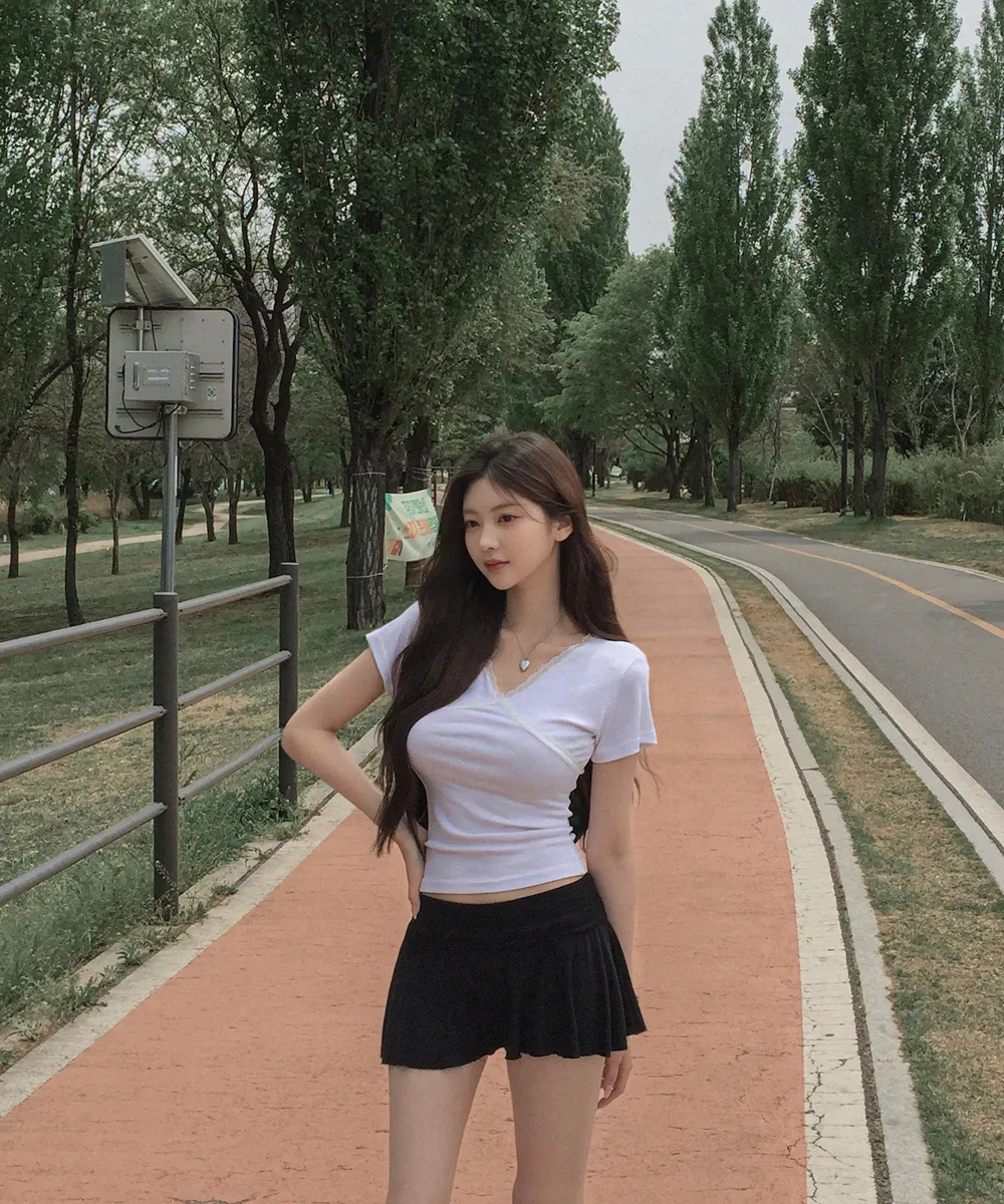 미니 스커트 모델 착용 이미지-S2L16