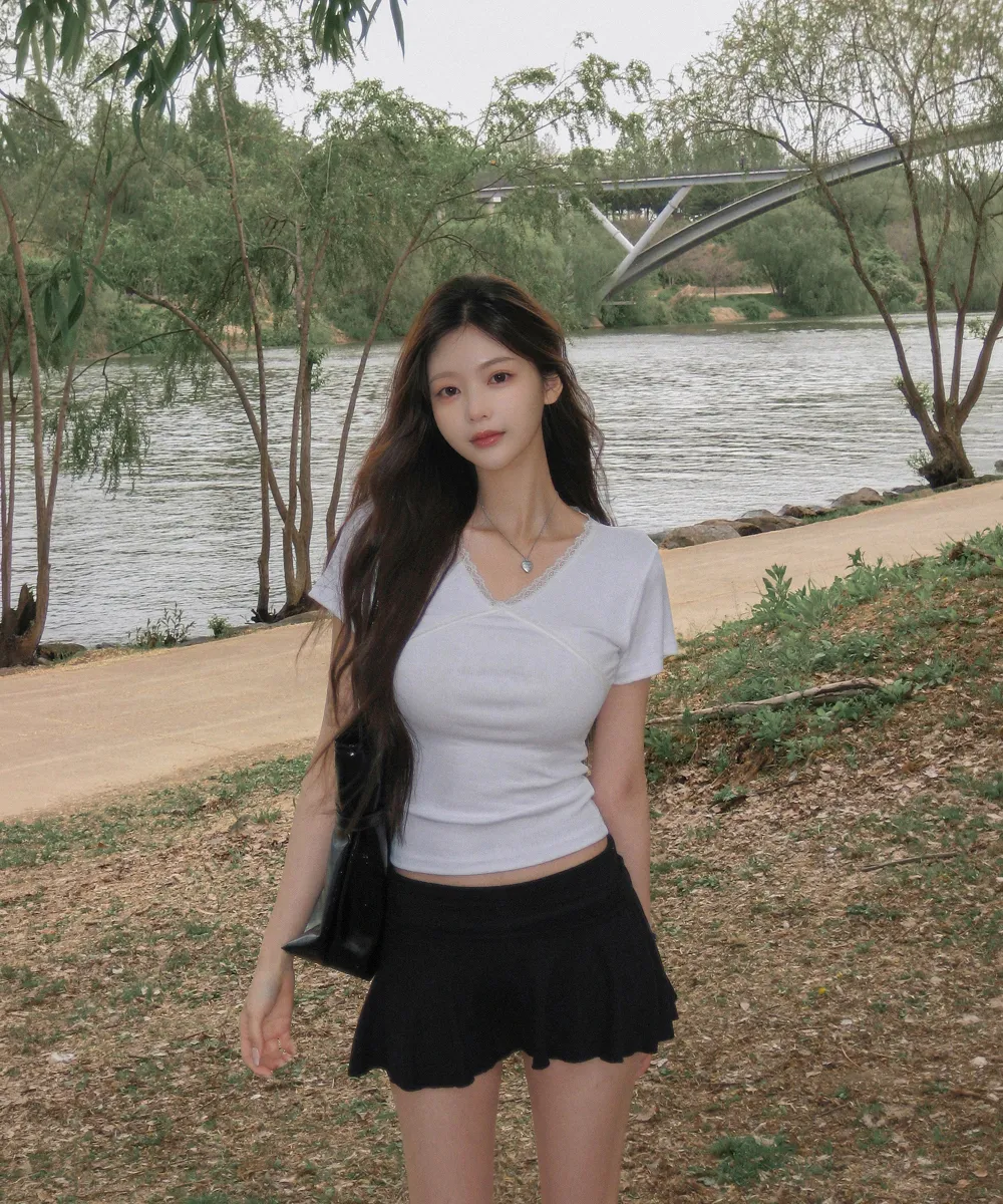 미니 스커트 모델 착용 이미지-S2L26