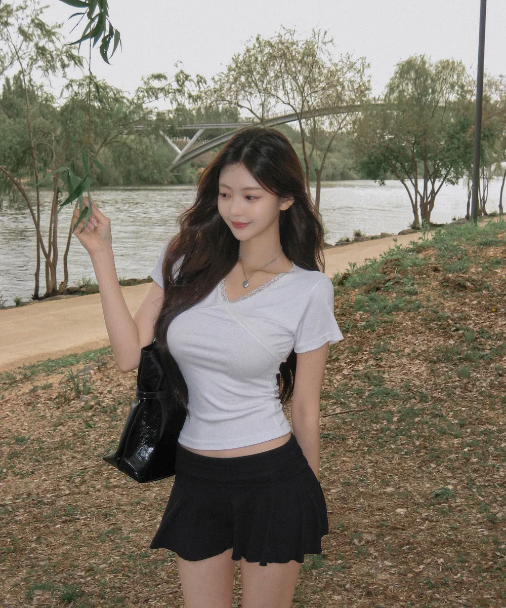 미니 스커트 모델 착용 이미지-S2L12