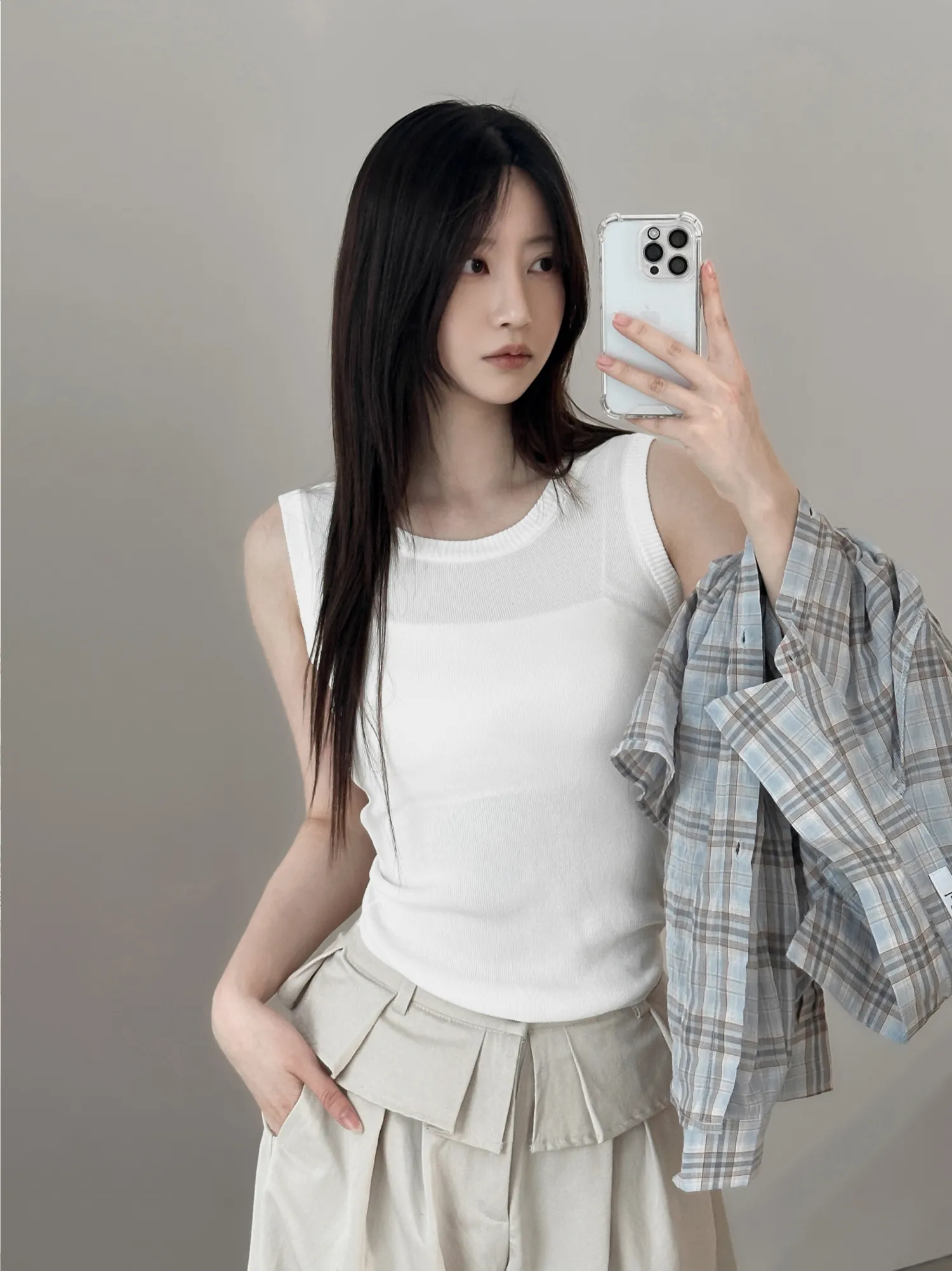 민소매 모델 착용 이미지-S1L8