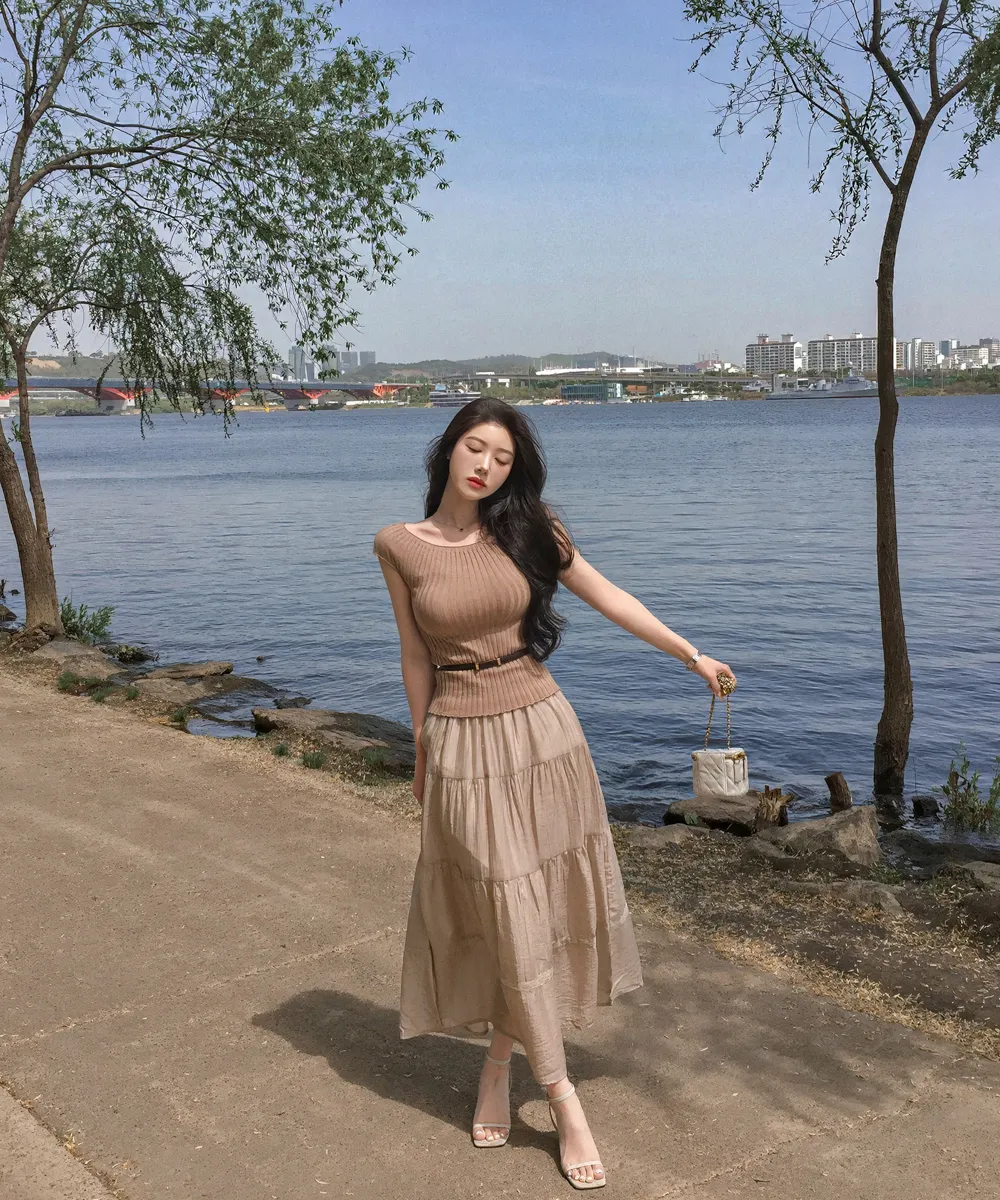 민소매 모델 착용 이미지-S2L9