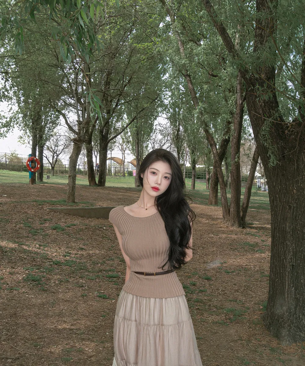 민소매 모델 착용 이미지-S2L15