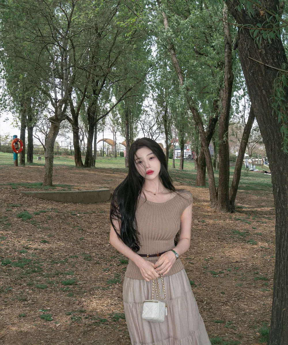민소매 모델 착용 이미지-S2L22
