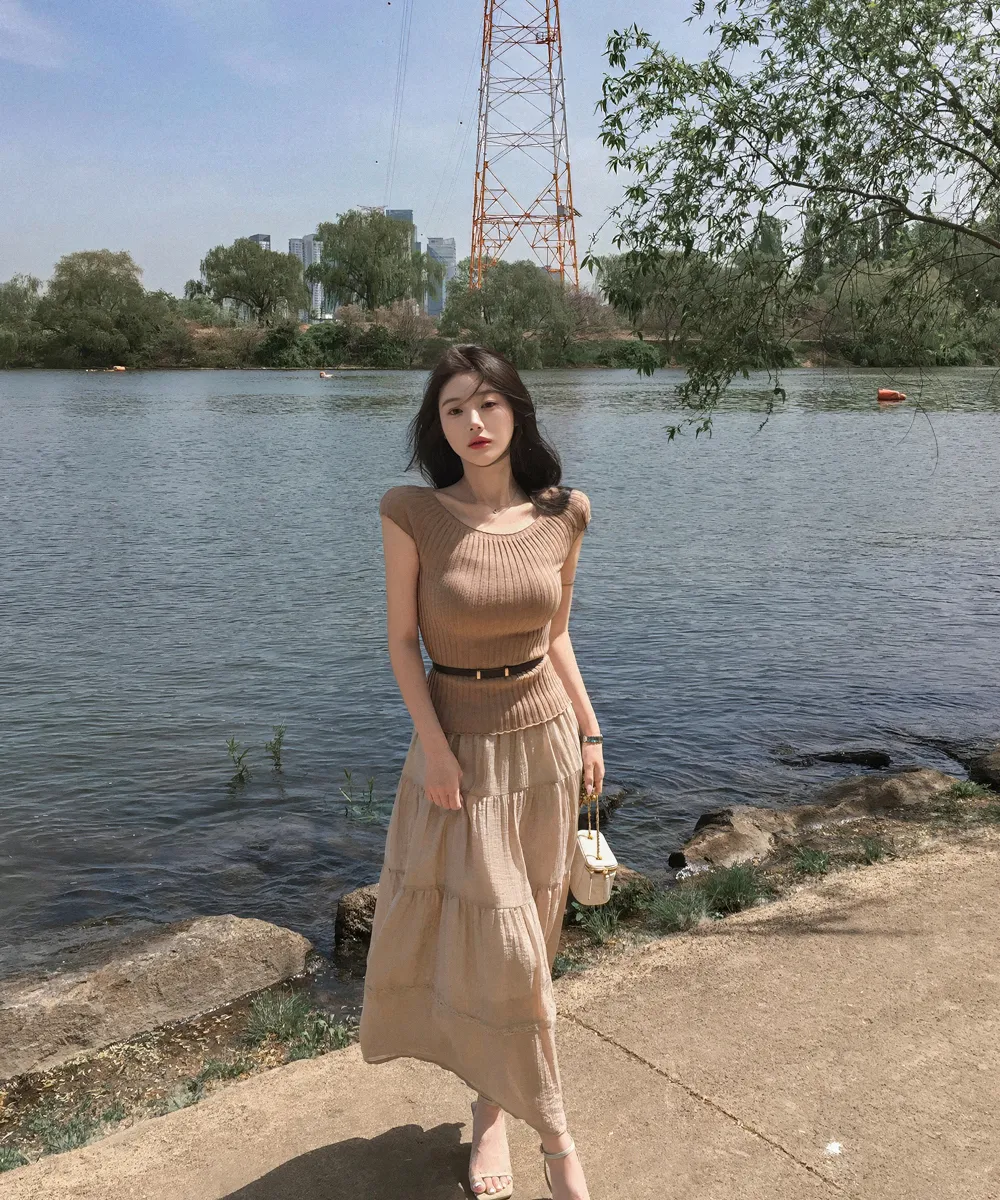 민소매 모델 착용 이미지-S2L19