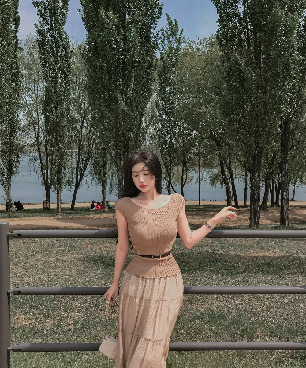 민소매 모델 착용 이미지-S2L10